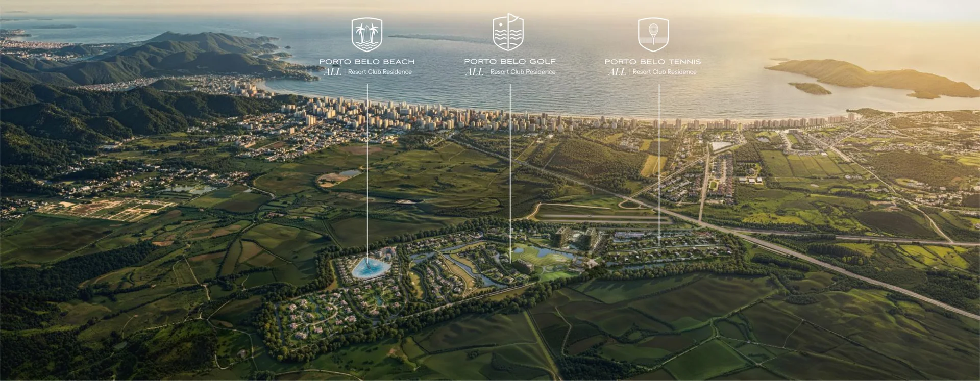Perspectiva aérea do masterplan do ALL Resort com os territórios Beach, Golf e Tennis, Itapema e o mar ao fundo